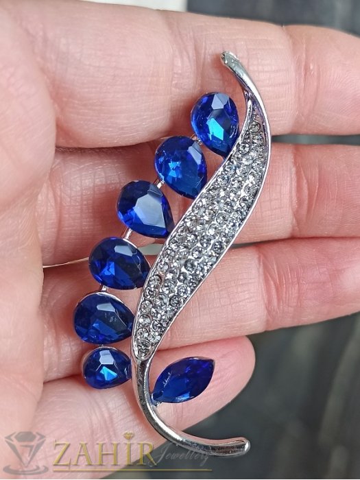 Дамски бижута - Елегантна брошка с големи сини и малки бели кристали на сребриста основа, размер 6 на 2 см, прецизна изработка - B1353